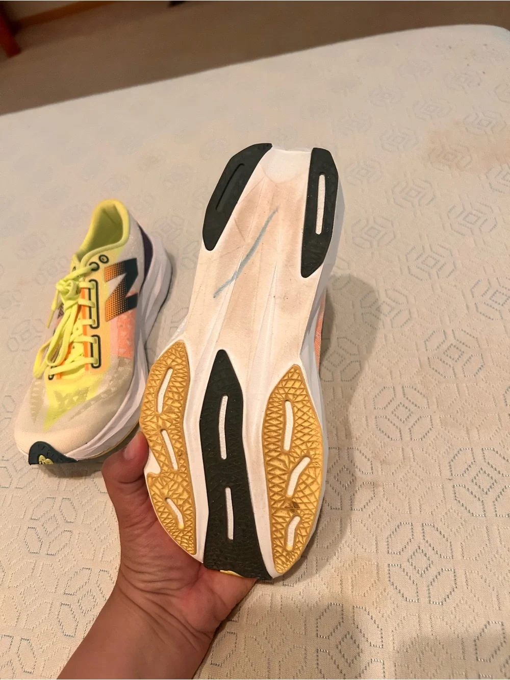 New balance fuel cell running sneaker